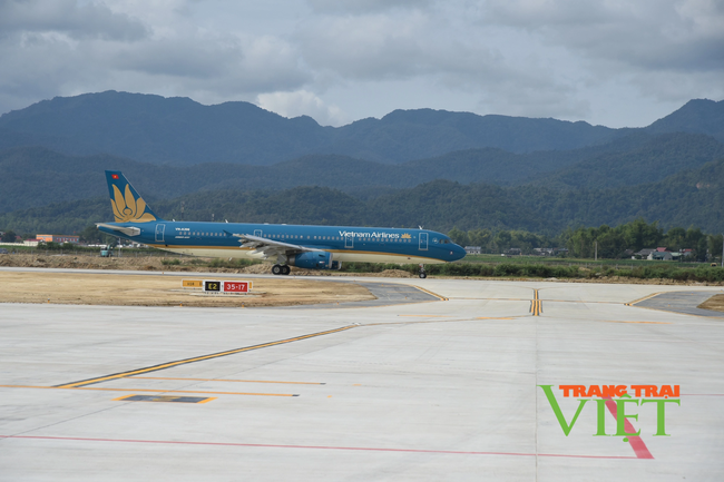 Điện Biên: Đón những hành khách đầu tiên trên chuyến bay Hà Nội - Điện Biên bằng Airbus A321  - Ảnh 3.