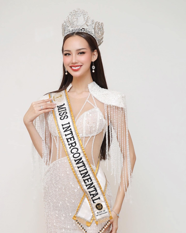 Hoa hậu Bảo Ngọc xinh đẹp, quyến rũ khi &quot;tiếp lửa&quot; cho Á hậu Ngọc Hằng tại Miss Intercontinental 2023 - Ảnh 1.