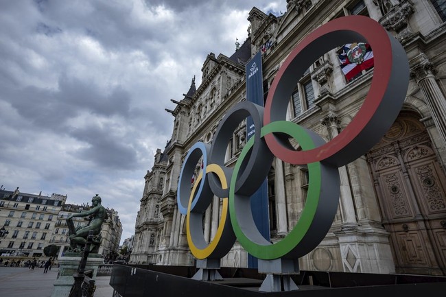 Pháp tăng thuế du lịch trong kỳ Thế vận hội 2024 gây tranh cãi - Ảnh 1.