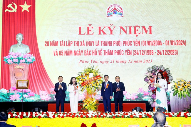 Kỷ niệm 20 năm tái lập thị xã Phúc Yên: “Vững bước trên con đường hội nhập và phát triển"- Ảnh 4.