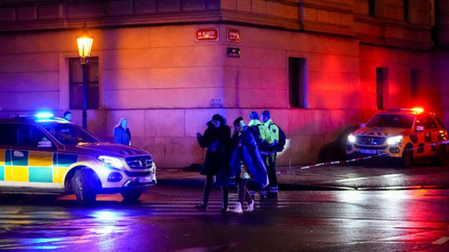 Xả súng ở Đại học Praha, hơn 15 người chết, 30 người khác bị thương- Ảnh 1.