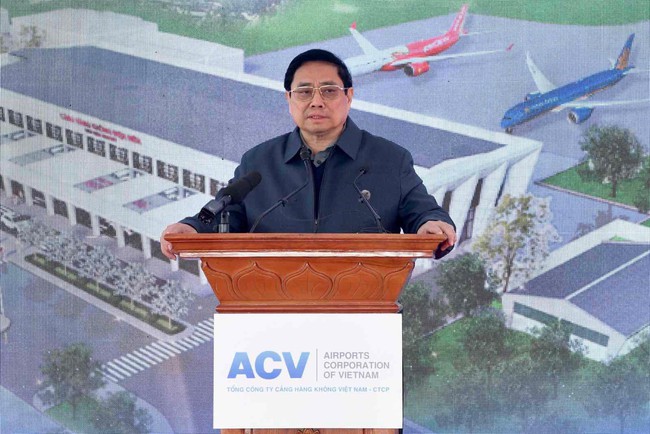 Thủ tướng Phạm Minh Chính cắt băng khánh thành dự án mở rộng sân bay Điện Biên - Ảnh 1.