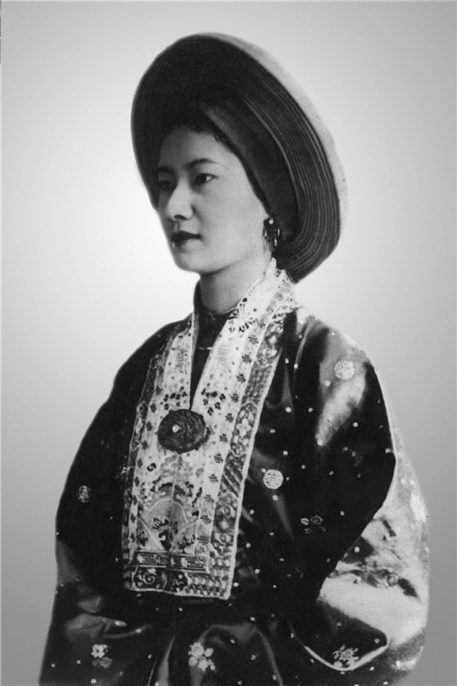 Người phụ nữ Việt Nam duy nhất được mặc trang phục màu vàng trong thời phong kiến - Ảnh 4.