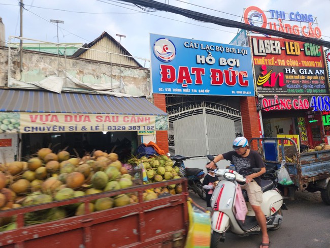 Nữ sinh lớp 10 ở TP.HCM tử vong nghi do đuối nước khi bơi tại hồ bơi Đạt Đức - Ảnh 2.