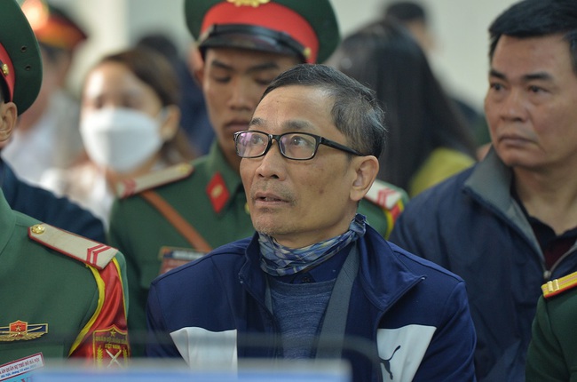 Vụ án Học viện Quân y: Cựu Vụ phó nói phải cho Công ty Việt Á tham gia để Bộ Y tế cấp phép - Ảnh 1.