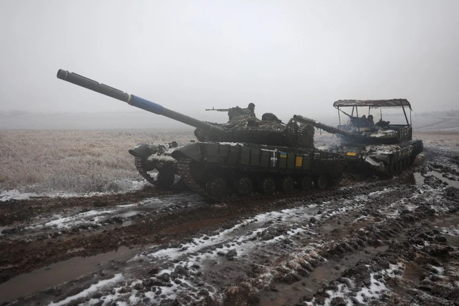 Nga điều thêm quân, thiết giáp, đẩy mạnh tấn công quân đội Ukraine ở 4 mặt trận miền Đông - Ảnh 1.