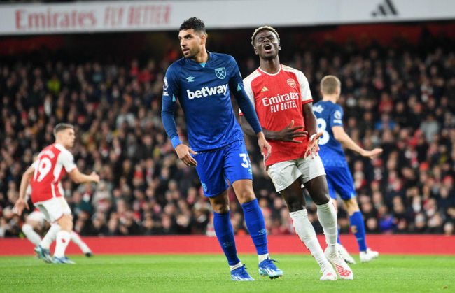 Thua trận đầu tiên trên sân nhà, Arsenal mất ngôi đầu Premier League - Ảnh 1.