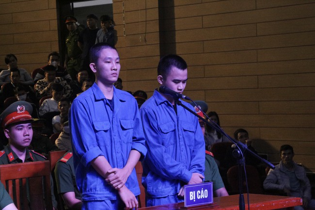Tuyên án tử hình bị cáo cướp ngân hàng, đâm chết bảo vệ tại Đà Nẵng - Ảnh 2.