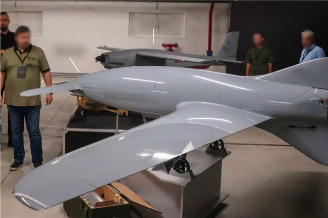 Ukraine sản xuất bầy đàn UAV tự sát UJ-26 Beaver để tấn công sâu vào lãnh thổ Nga - Ảnh 1.