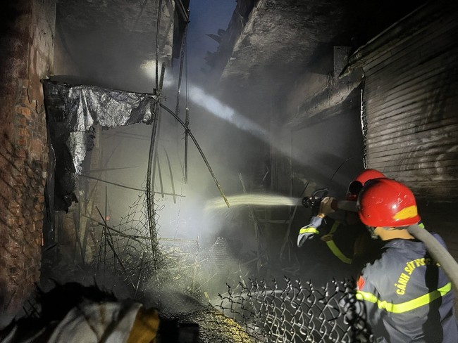 Công an Thừa Thiên Huế thông tin về vụ cháy chợ Khe Tre khiến 345 ki ốt bị thiệt hại  - Ảnh 4.
