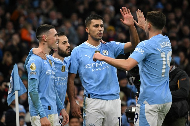 Man City khép lại năm 2023 với thành tích vô đối ở Premier League - Ảnh 1.