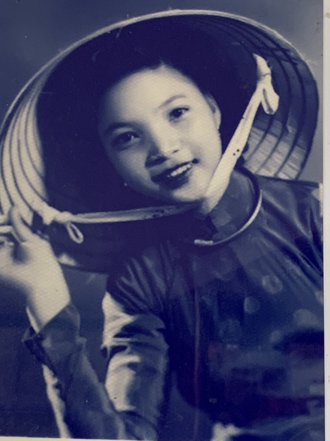 Vẻ đẹp rạng rỡ thời thiếu nữ của nghệ sĩ Lê Mai, người vừa được phong tặng Nghệ sĩ Ưu tú ở tuổi 85 - Ảnh 1.
