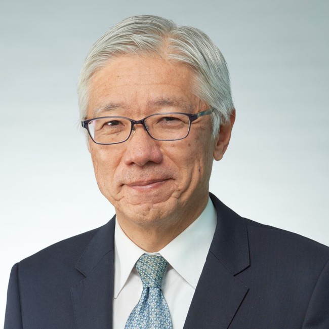 Ông Akihisa Kakimoto từng là Giám đốc Công nghệ tại Tập đoàn hóa chất Mitsubishi cho đến đầu năm 2023. Ông tốt nghiệp bằng Cử nhân Kinh tế tại trường Đại học Keio, Nhật Bản và Thạc sỹ Quản trị kinh doanh từ Viện Quản lý phát triển quốc tế (IMD) tại Thụy Sỹ.