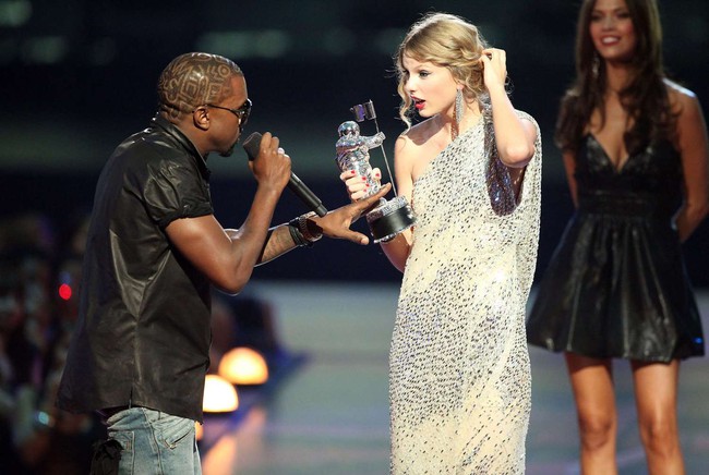 Taylor Swift&quot;: Từ &quot;mối hận&quot; với Kanye West tới danh hiệu &quot;Nhân vật của năm&quot; - Ảnh 2.