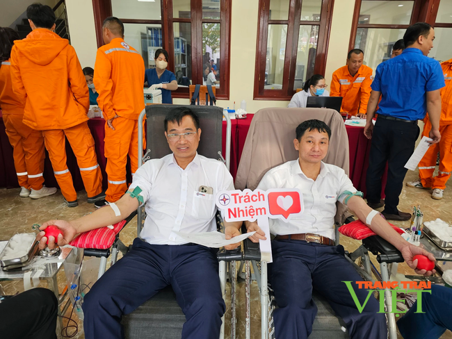 Chương trình hiến máu tình nguyện - Tuần lễ hồng EVN lần thứ IX - Ảnh 7.