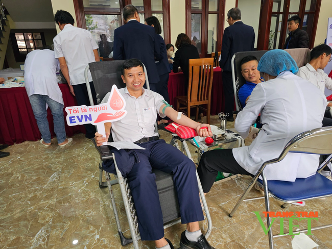 Chương trình hiến máu tình nguyện - Tuần lễ hồng EVN lần thứ IX - Ảnh 8.