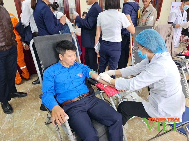 Chương trình hiến máu tình nguyện - Tuần lễ hồng EVN lần thứ IX - Ảnh 9.