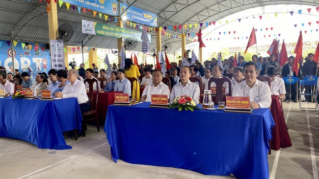 Nông dân Thừa Thiên Huế nói không với bao bì thuốc bảo vệ thực vật và đốt rơm rạ trên đồng ruộng  - Ảnh 3.