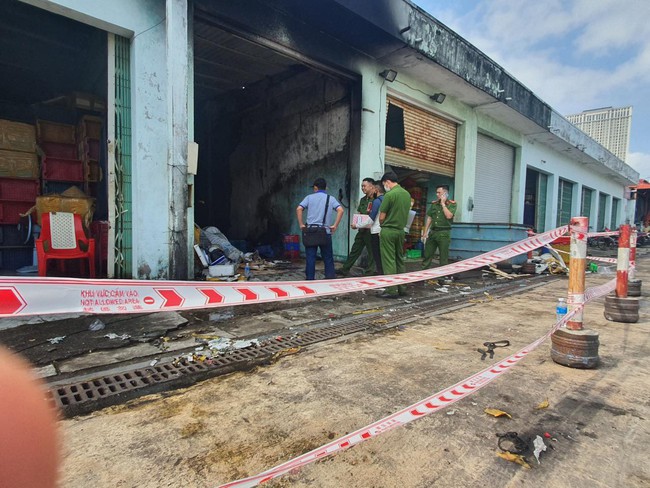 Cháy lớn tại Bình Định, 2 người bị thương - Ảnh 1.