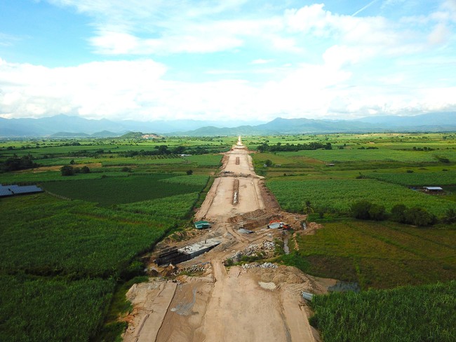Sắp đầu tư đường kết nối cảng tổng hợp Cà Ná ở Ninh Thuận với các tỉnh Nam Tây Nguyên - Ảnh 3.
