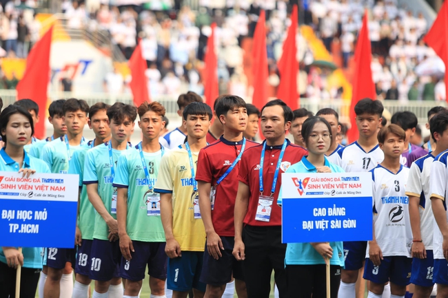 Độc lạ Sài Gòn: Giải bóng đá sinh viên, khán giả đông hơn V.League - Ảnh 1.