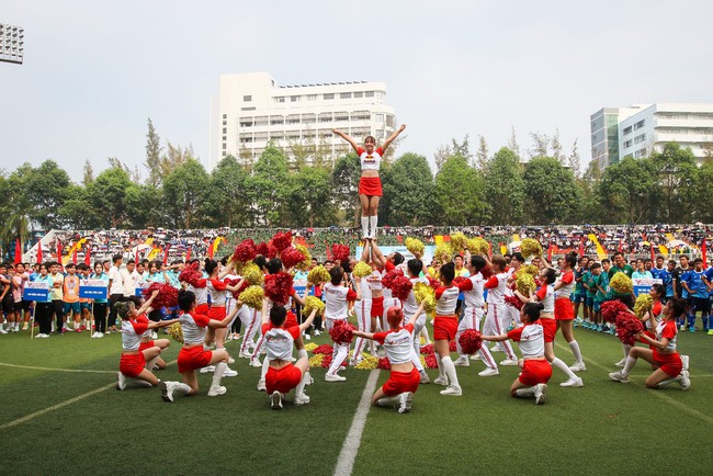 Độc lạ Sài Gòn: Giải bóng đá sinh viên, khán giả đông hơn V.League - Ảnh 3.