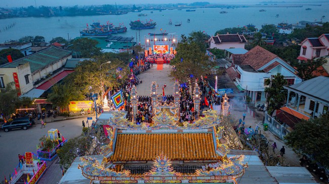 Du khách đổ về ngôi làng nổi tiếng ở TT-Huế xem lễ hội cầu ngư  - Ảnh 7.