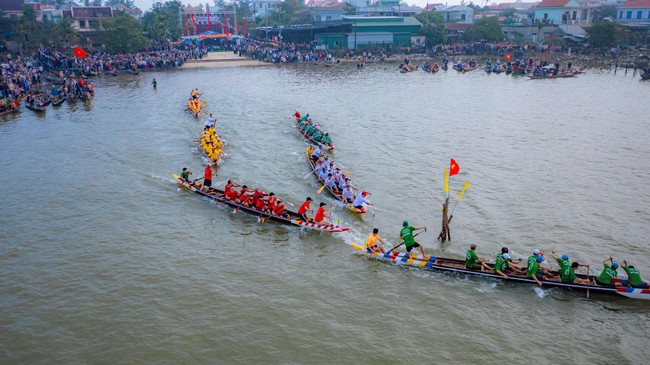 Du khách đổ về ngôi làng nổi tiếng ở TT-Huế xem lễ hội cầu ngư  - Ảnh 5.