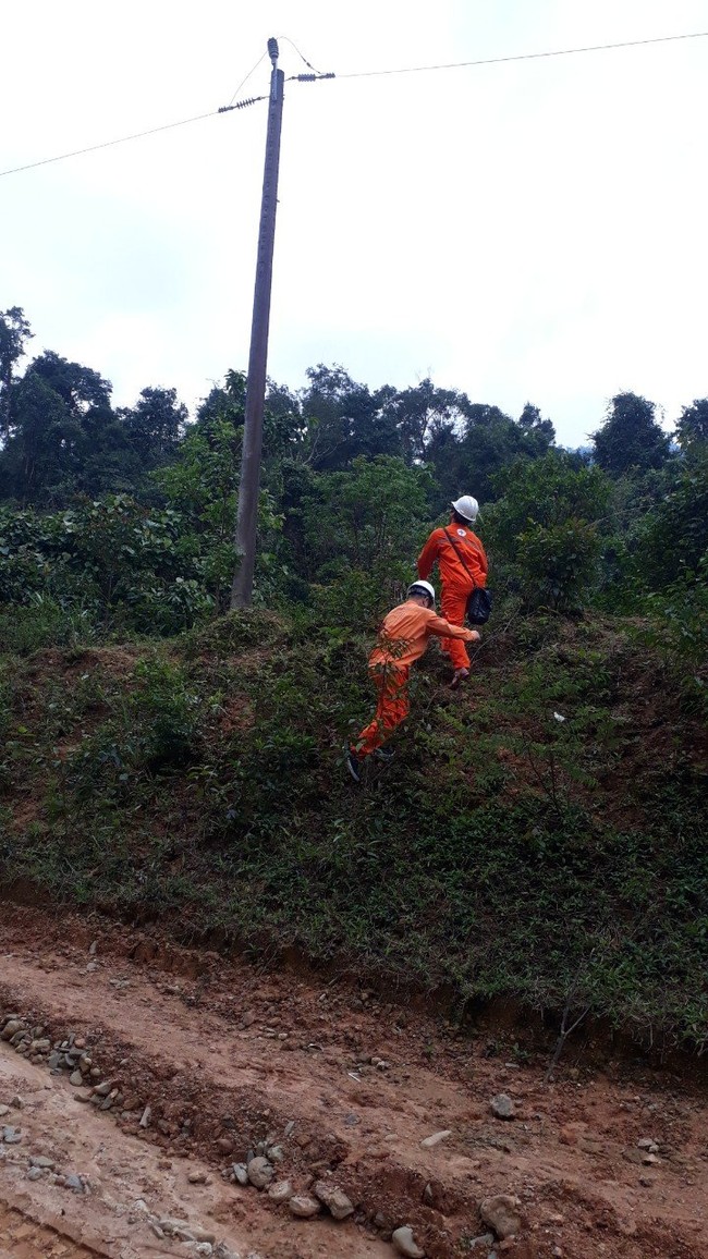 Điện lực Thừa Thiên Huế: Hỗ trợ kiểm tra và xử lý sự cố điện tại Sở Hải quan biên giới Ka Lô (Lào) - Ảnh 4.