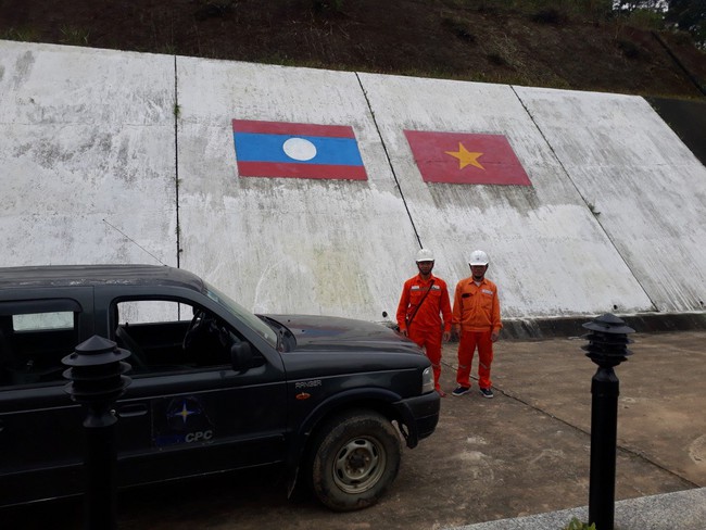 Điện lực Thừa Thiên Huế: Hỗ trợ kiểm tra và xử lý sự cố điện tại Sở Hải quan biên giới Ka Lô (Lào) - Ảnh 1.