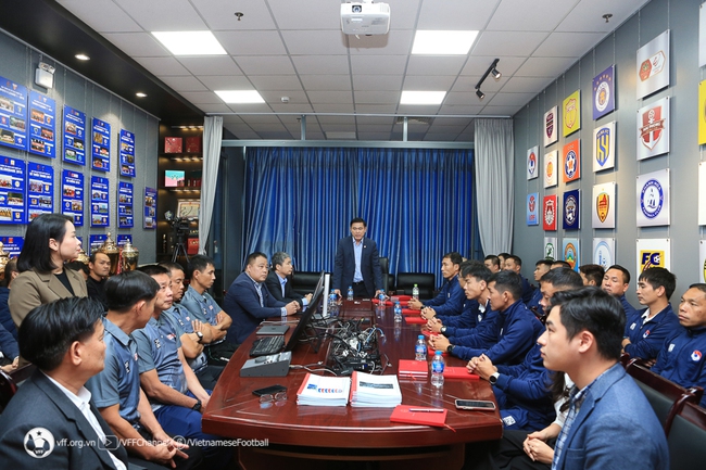 18 trọng tài Việt Nam được đào tạo về công nghệ VAR - Ảnh 1.
