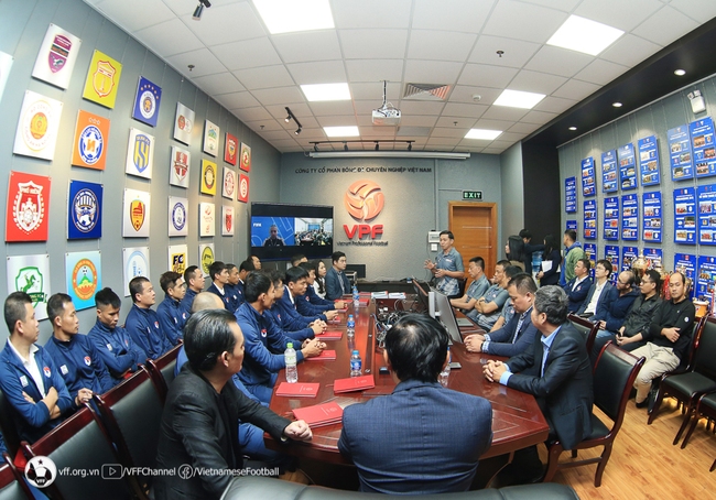 18 trọng tài Việt Nam được đào tạo về công nghệ VAR - Ảnh 2.