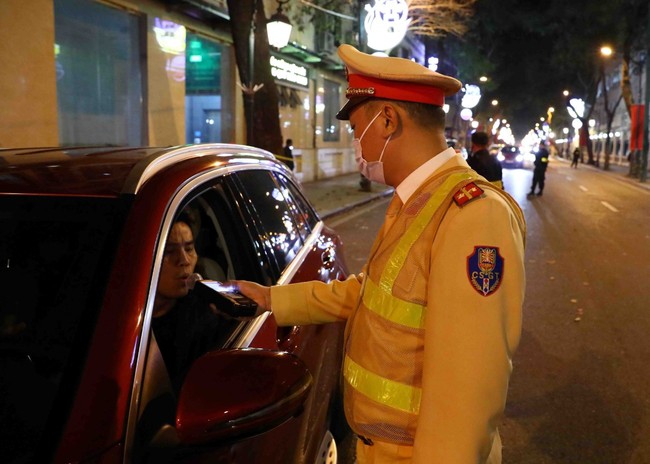 Thủ tướng Phạm Minh Chính khen ngợi nỗ lực của lực lượng CSGT trong đảm bảo trật tự an toàn giao thông - Ảnh 1.