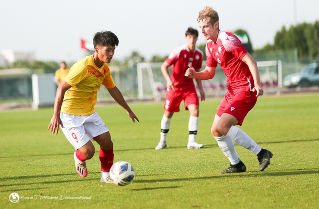 Bỏ lỡ cả tá cơ hội, U20 Việt Nam thua Dubai City FC 0-1 - Ảnh 3.