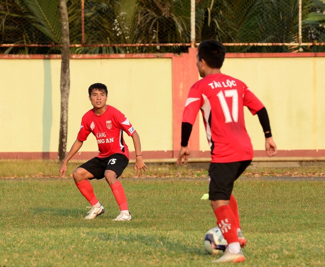 Cựu tiền đạo U19 Việt Nam về làm học trò HLV Nguyễn Anh Đức - Ảnh 1.