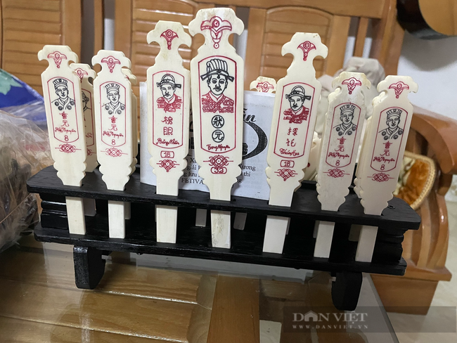 Nghệ nhân xứ Huế gần 50 năm chế tác đồ chơi xưa từ xương bò, hàng tiêu thụ quanh năm  - Ảnh 6.