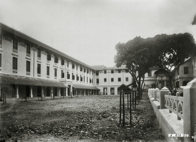 Loạt ảnh xưa hiếm có về ngôi trường lâu đời nhất Sài Gòn - Ảnh 3.