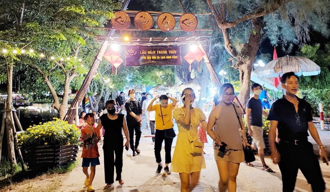 Huế: Tổ chức chợ đêm cầu ngói Thanh Toàn vào 3 đêm cuối tuần, nhiều chương trình hấp dẫn du khách  - Ảnh 2.