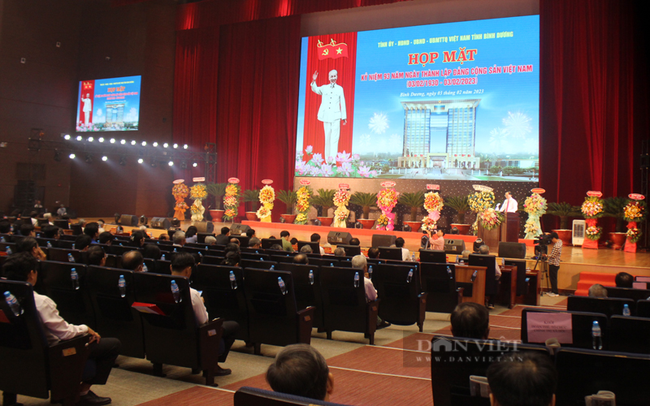 Tỉnh ủy tỉnh Bình Dương long trọng tổ chức lễ kỷ niệm 93 năm ngày thành lập Đảng Cộng sản Việt Nam (03/02/1930 - 03/02/2023) với sự tham dự của khoảng 800 đại biểu. Ảnh: Nguyên Vỹ