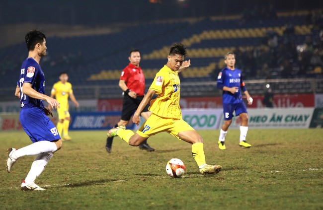 Sông Lam Nghệ An và SHB Đà Nẵng chia điểm trong ngày ra quân V-League - Ảnh 2.