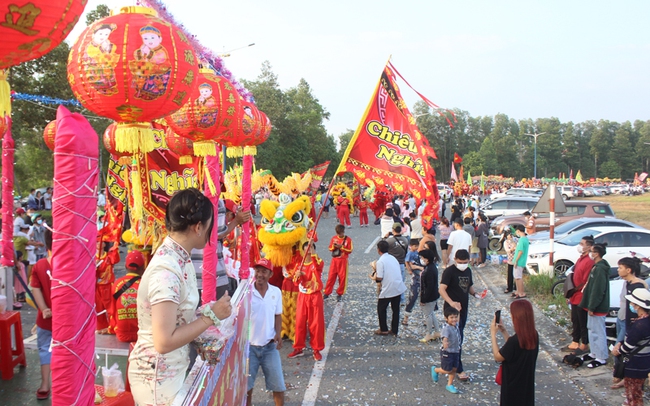 Lễ hội miếu Bà Bình Dương đón hàng ngàn người cung nghinh thánh giá Thiên Hậu Thánh Mẫu - Ảnh 14.