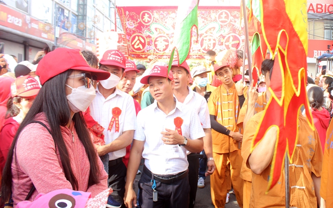 Lễ hội miếu Bà Bình Dương đón hàng ngàn người cung nghinh thánh giá Thiên Hậu Thánh Mẫu - Ảnh 6.