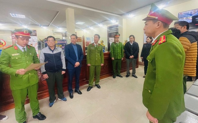 Lãnh đạo Sở giao thông vận tải Nghệ An nói gì khi hàng loạt cán bộ Trung tâm đăng kiểm bị bắt - Ảnh 2.