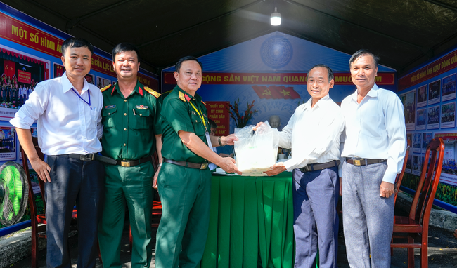 Bà Rịa - Vũng Tàu: Nông dân Nguyễn Văn Nhiệm tặng 2.200 bịch sữa chua cho tân binh và bộ đội tại địa phương - Ảnh 2.