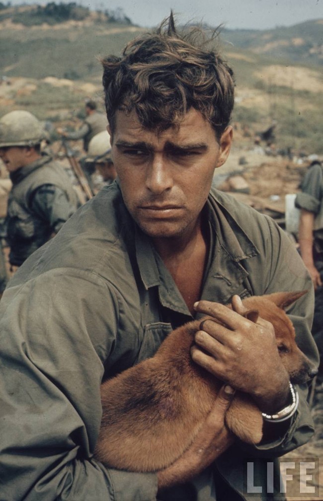 Chiến tranh Việt Nam khốc liệt và những bức ảnh màu mãi không quên - Ảnh 5.