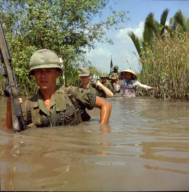 Chiến tranh Việt Nam khốc liệt và những bức ảnh màu mãi không quên - Ảnh 6.