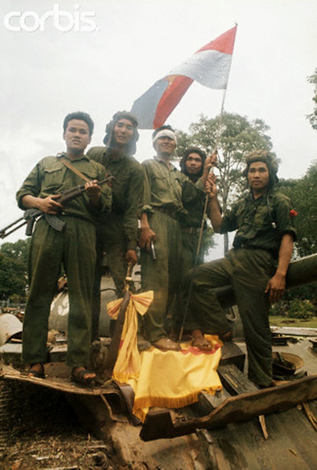 Chiến tranh Việt Nam khốc liệt và những bức ảnh màu mãi không quên - Ảnh 13.