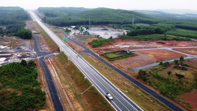 TT-Huế: Xử lý nghiêm các trường hợp cố tình cản trở thi công dự án cao tốc Cam Lộ- La Sơn - Ảnh 2.