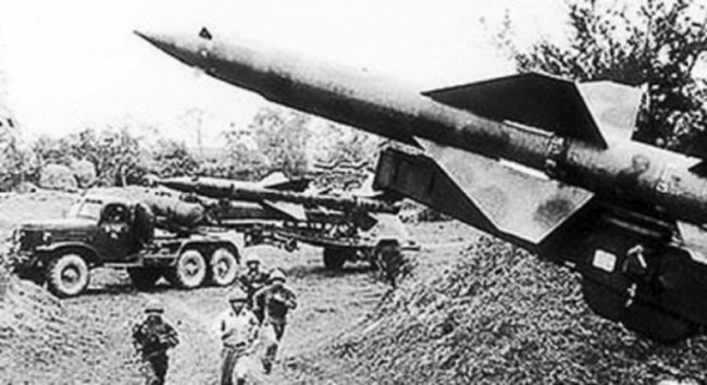 Pháo đài bay B-52 đầu tiên bị Việt Nam bắn rơi đầu tiên khi nào? - Ảnh 7.