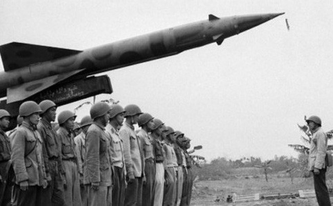 Pháo đài bay B-52 đầu tiên bị Việt Nam bắn rơi đầu tiên khi nào? - Ảnh 8.
